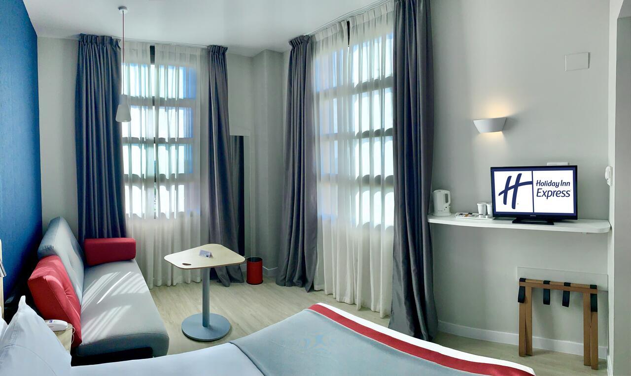 Holiday Inn Express Ciudad De Las Ciencias By Ihg Valencia Bagian luar foto