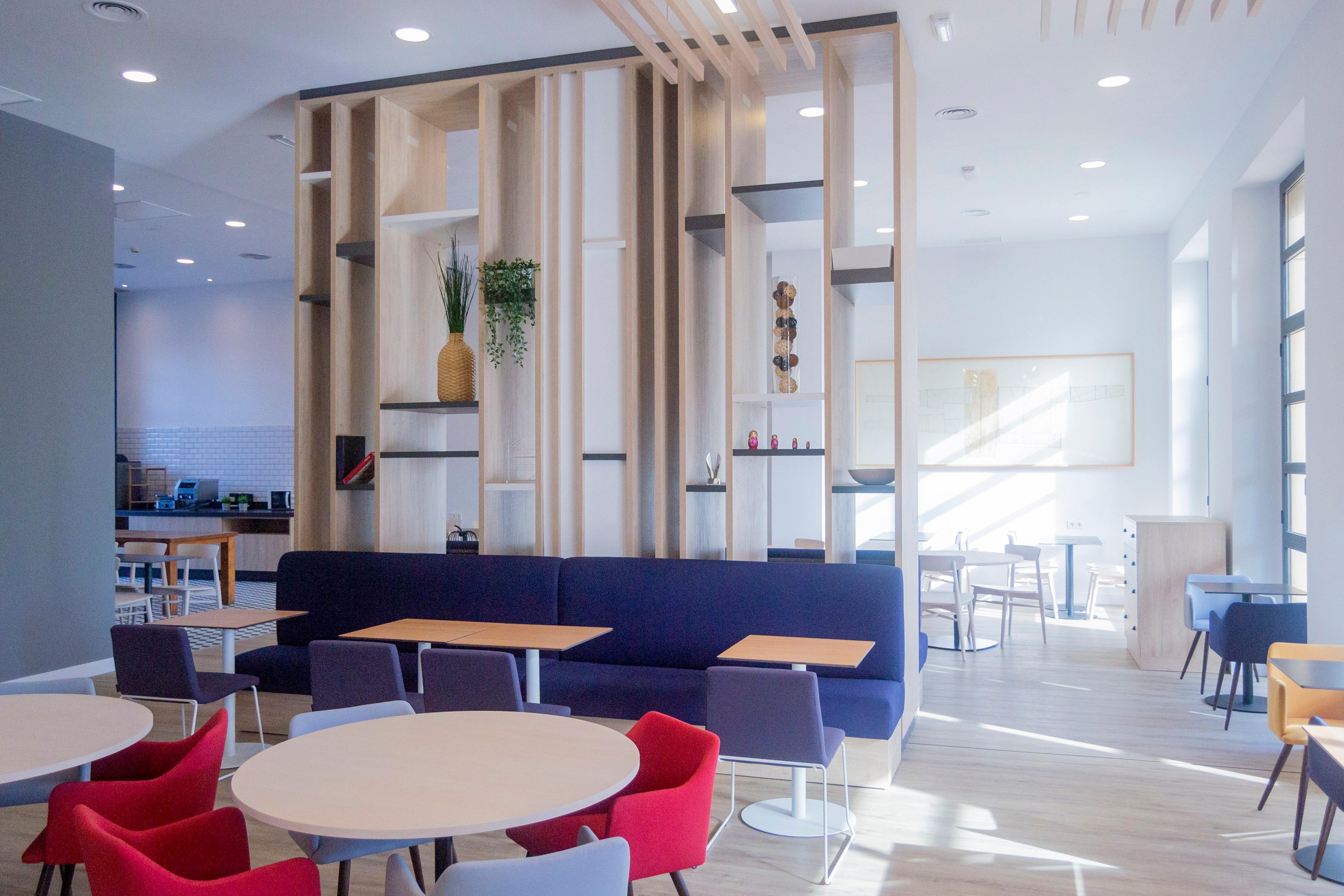 Holiday Inn Express Ciudad De Las Ciencias By Ihg Valencia Bagian luar foto