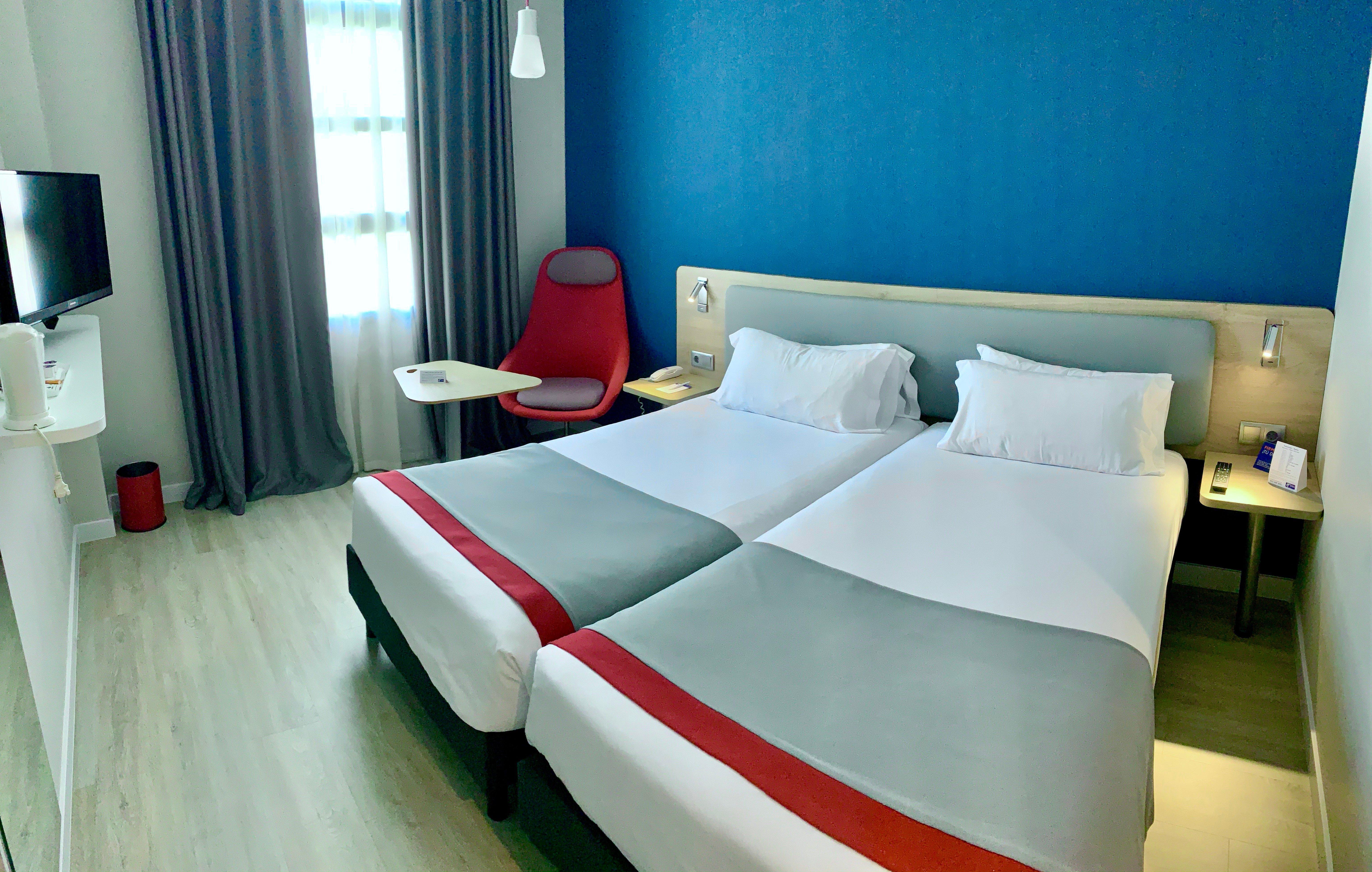 Holiday Inn Express Ciudad De Las Ciencias By Ihg Valencia Bagian luar foto